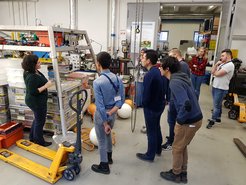 Tour through the Sea Tech Hall, the mechanical workshop. Elisa Merz, external PhD representative of the MPIMM, explains how the lander works.
